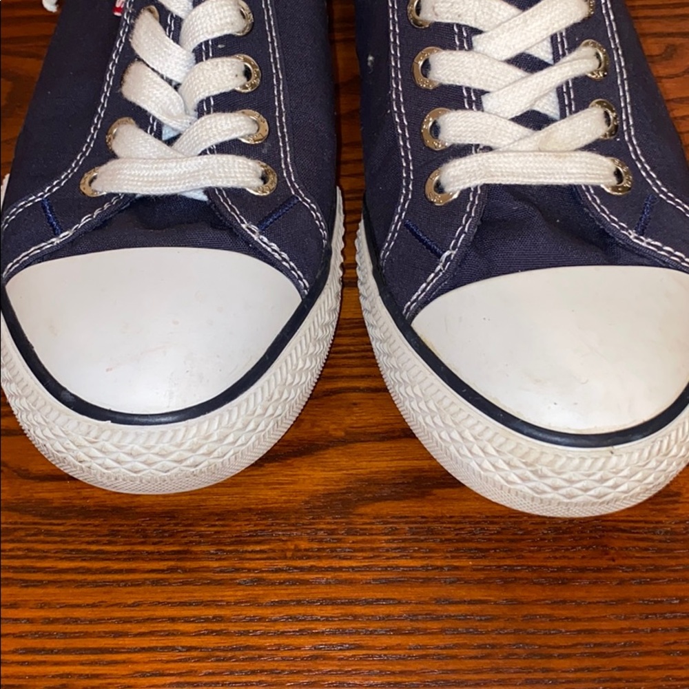 Women's Levi's Canvas Low-Top Sneakers size 9 - Picture 3 of 8